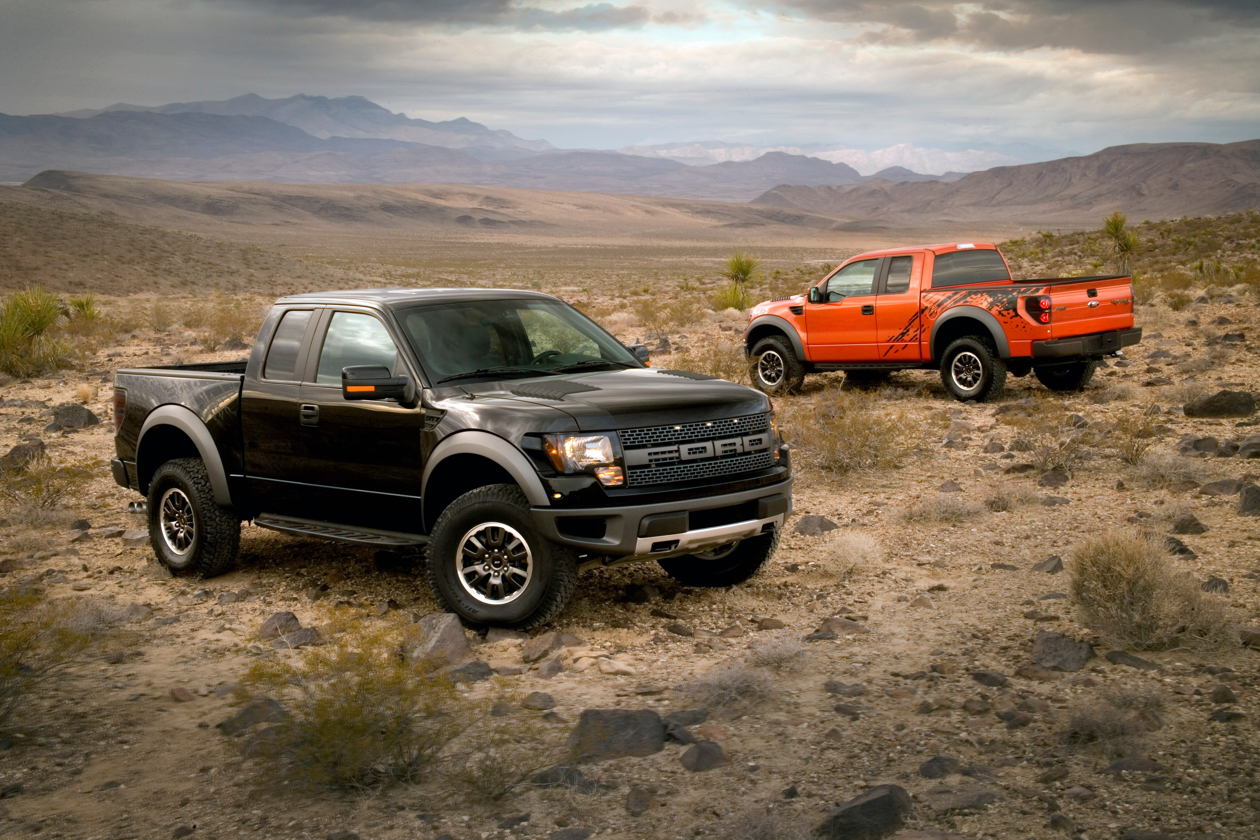 LAS VEGAS, Nov. 4, 2008 - The Ford F-150 SVT Raptor, Ford's new king of the off-road just found a best friend. The Ford F-150 SVT Raptor R, which features modified components, was developed by SVT and Ford Racing specifically to race in the Tecate SCORE Baja 1000 - one of the most grueling off-road races on the circuit. (11/04/2008)